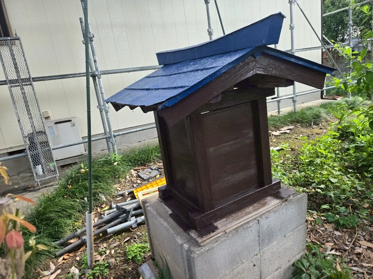 祠も洗浄・塗装