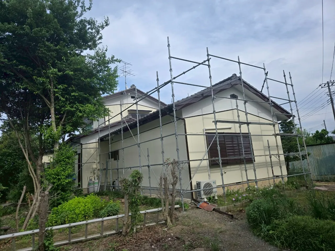 一軒家骨組み外観背面